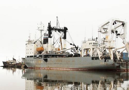 Килекторное судно КИЛ-27 вывезет металлолом с Шантарских островов