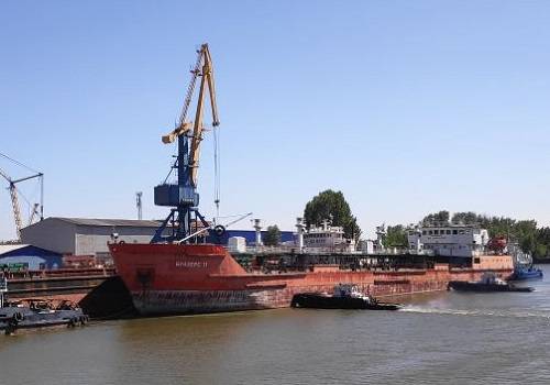 ССРЗ 'Мидель' выполнит ремонтно-восстановительные работы на танкере и сухогрузе