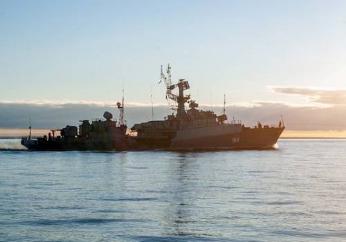 Корабельная группа Северного флота отработала задачи по охране гражданских судов в Белом море