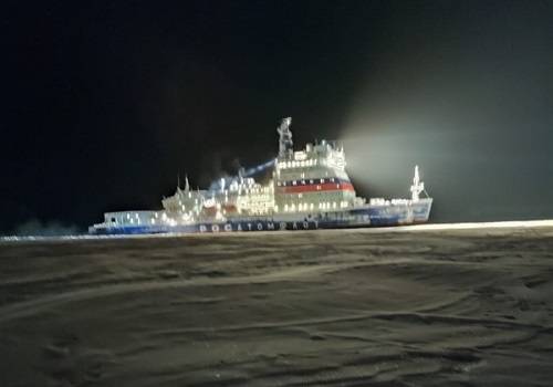 Атомный ледокол 'Арктика' завершил проводку каравана в Певек