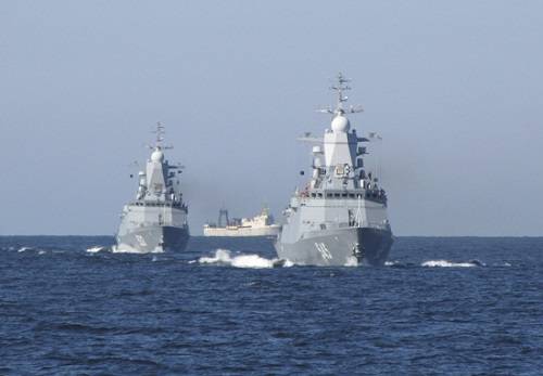 Корветы Балтийского флота искали подлодку условного противника в Атлантике