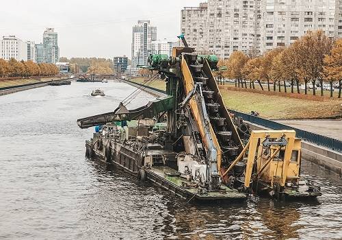 В Санкт-Петербурге завершилась расчистка реки Смоленка