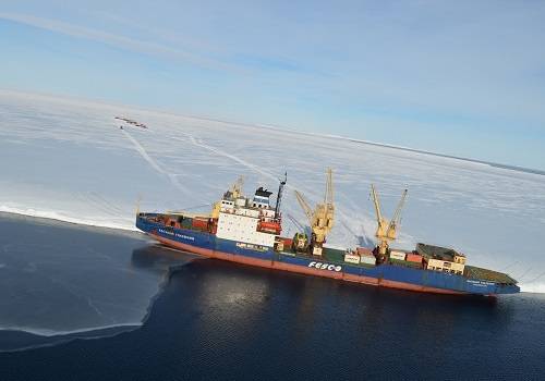 Дизель-электроход 'Василий Головнин' прибыл к индийской антарктической станции