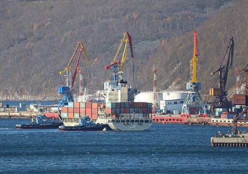 Контейнеровоз 'Феско Янина' установил рекорд по доставке грузов в Магадан