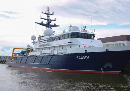 Головное опытовое судно 'Ладога' вышло на ходовые испытания