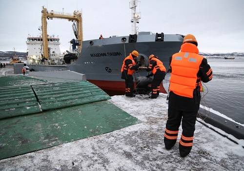 'Академик Пашин' вернулся в Мурманск из дальнего похода в Средиземное море и Атлантический океан
