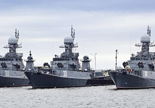 На кораблях Балтийского флота началась подготовка ко Дню ВМФ