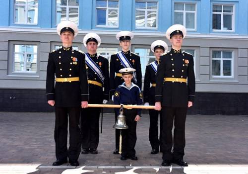 Прозвенел последний звонок для выпускников Нахимовского военно-морского училища