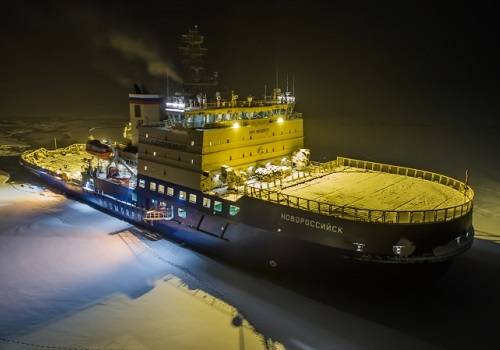 Ледокол 'Новороссийск' прибыл порт Ванино