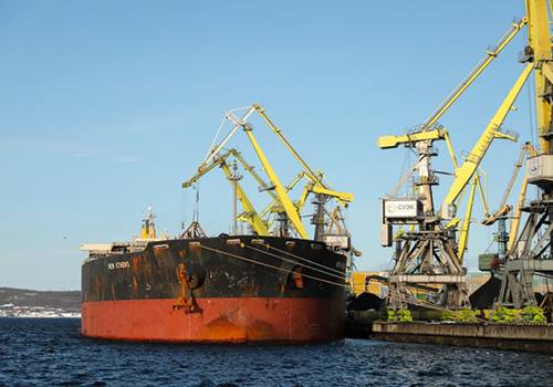 В Мурманском порту установлен рекорд по погрузке угля на балкер класса Capesize