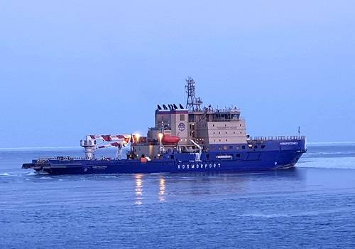 Ледоколы 'Капитан Хлебников' и 'Новороссийск' обеспечили 190 судозаходов в порт Ванино