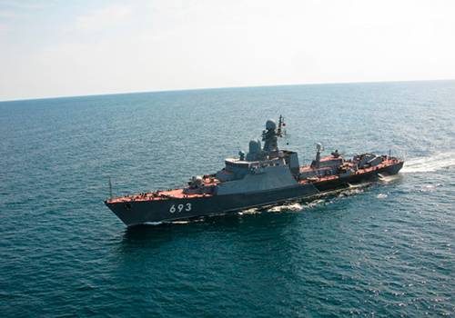 Корабли Каспийской флотилии отразили воздушную атаку условного противника
