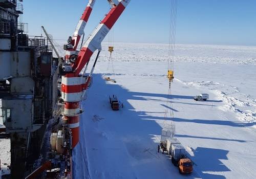 'Севморпуть' завершил выгрузку оборудования для 'Арктик СПГ 2' на припайный лед