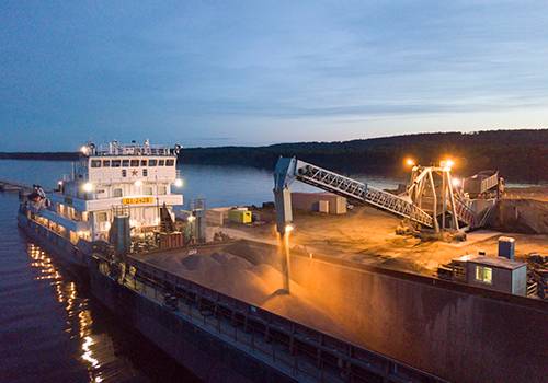 Суда Волжского пароходства перевезли более 2 млн тонн щебня