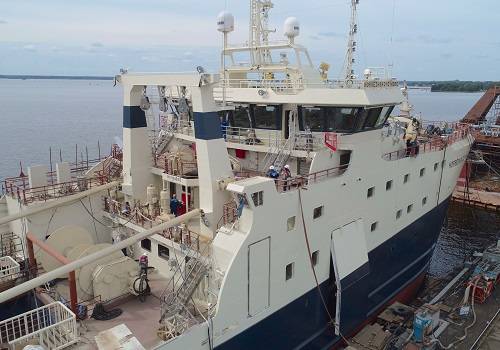 Траулер 'Норвежское море' готовится к выходу на ходовые испытания