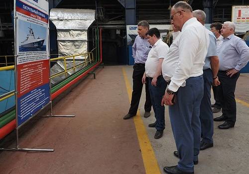 Представители 'Рособоронэкспорта' изучили новое оборудование Зеленодольского завода