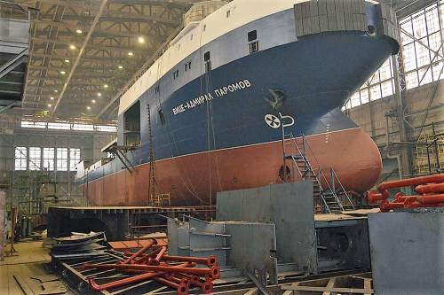 В Нижнем Новгороде спустили на воду танкер 'Вице-адмирал Паромов'