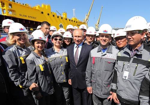 Владимир Путин заложил 'Санкт-Петербург'