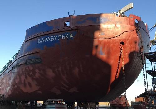 ССРЗ 'Мидель' освидетельствует нефтеналивной танкер 'Барабулька'