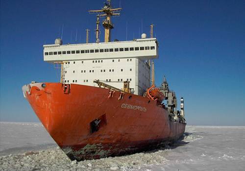 Атомный контейнеровоз 'Севморпуть' поработает для 'Арктик СПГ 2'