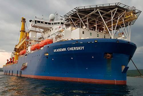 'Газпром флот' готовит 'Академика Черского' к работе