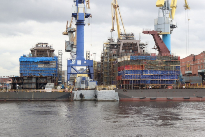 Адмиралтейские верфи ОСК планируют строить специализированный флот для перевозки углеводородов по СМП