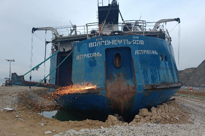 Установить первый защитный коффердам над танкерами в Керченском проливе планируется в октябре