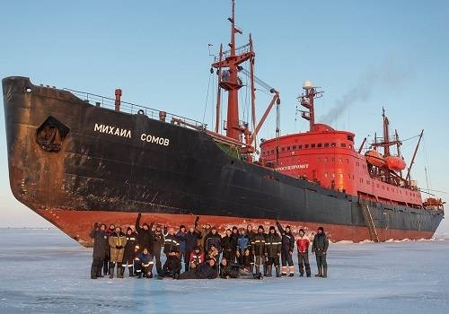 НЭС 'Михаил Сомов' завершило первый рейс по обеспечению полярных станций в Арктике