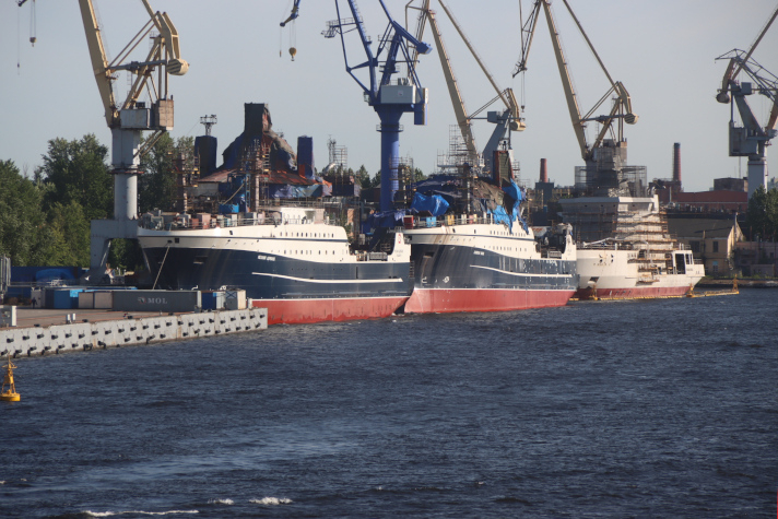 ОСК оснастит строящиеся промысловые суда спутниковыми системами 'Гонец'