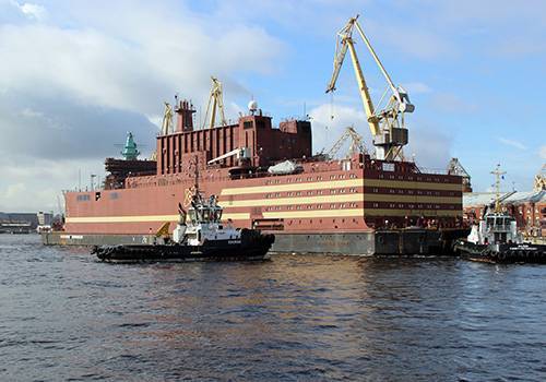 Водолазы провели подводный осмотр ПЭБ 'Академик Ломоносов'