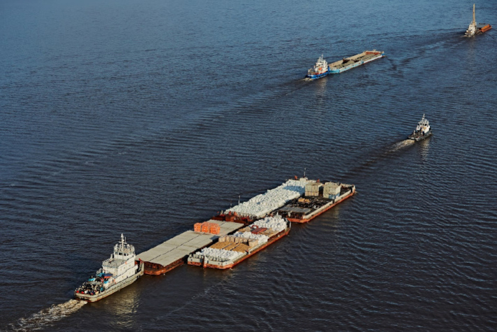 Более миллиона тонн грузов доставлено в летнюю навигацию на проект 'Восток Ойл'