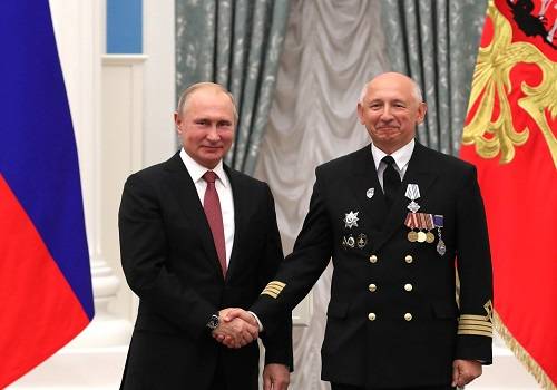 Путин наградил капитана 'Кристофа де Маржери' орденом