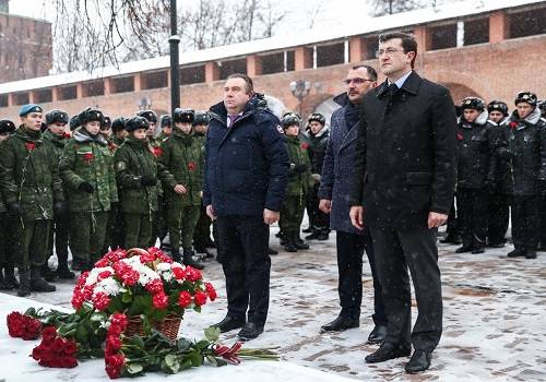 Алексей Рахманов почтил память погибших подводников