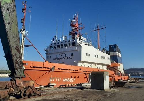 Находкинский СРЗ отремонтирует судно снабжения 'Отто Шмидт'