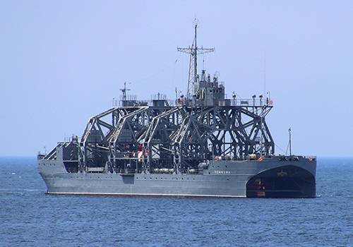 В 'Коммуне' остановка: старейшее судно-спасатель выполняет задачи в Черном море