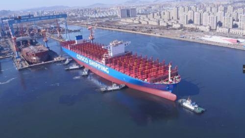 Китай передал заказчику гигантский контейнеровоз