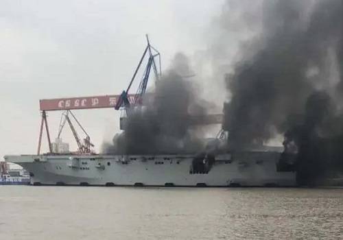 На китайской верфи горел десантный корабль
