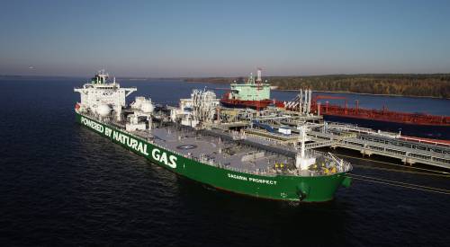Первый в мире 'Афрамакс' на СПГ доставил нефть покупателю 