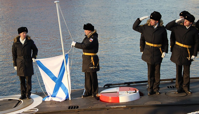 Поднятие флага ВМФ на подлодке 'Петропавловск-Камчатский'. Фоторепортаж