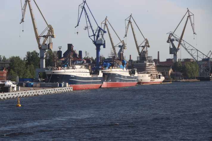 На петербургских верфях строится более 60 гражданских судов и военных кораблей