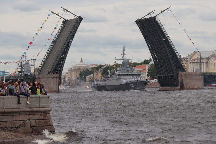 В Петербурге вводятся ограничения в связи с подготовкой к Главному военно-морскому параду