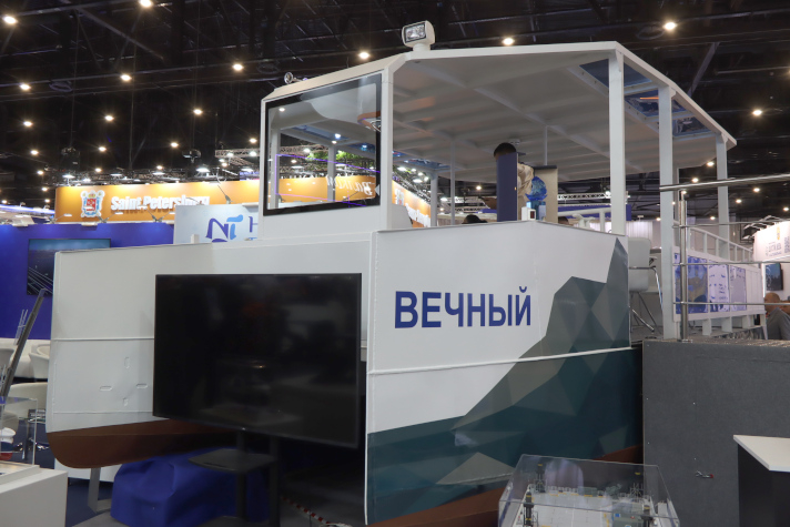Экологичный катамаран 'Вечный' дебютировал в Санкт-Петербурге