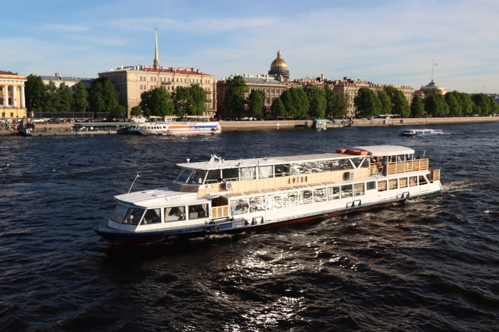 В Петербурге появится водный транспорт на СПГ