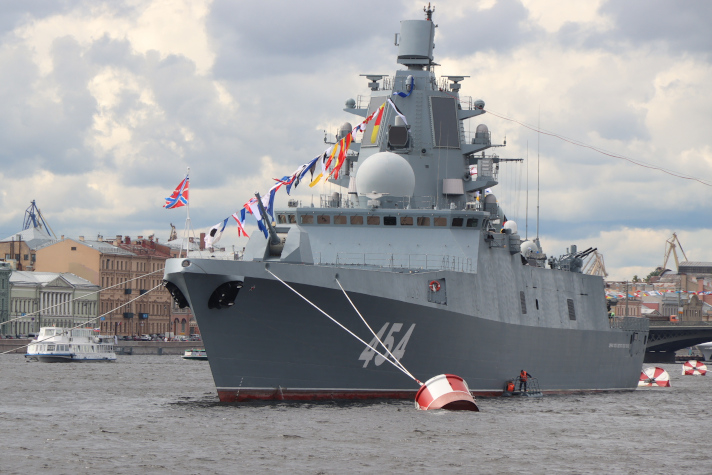 Фрегат 'Адмирал Горшков' завершил переход в Североморск после обслуживания в Кронштадте