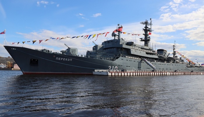 Как боевые корабли участвуют в праздновании Дня Победы в Петербурге. Фоторепортаж