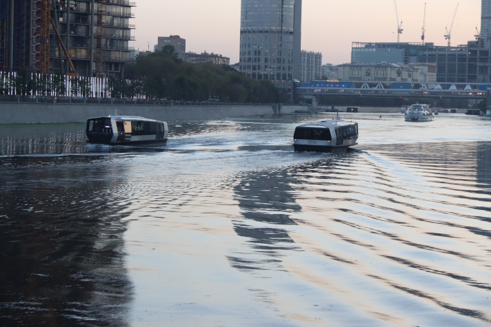 Экипаж московского электросудна наградили за спасение человека