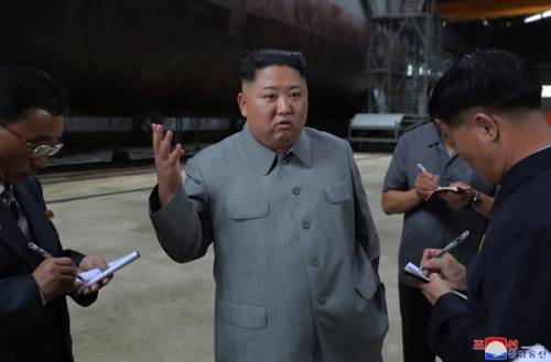 Ким Чен Ын проверил новую подлодку Северной Кореи