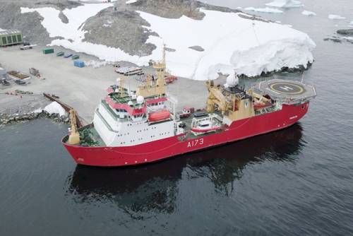 НИС Королевского ВМФ поможет изучить быстротающий ледник Антарктиды