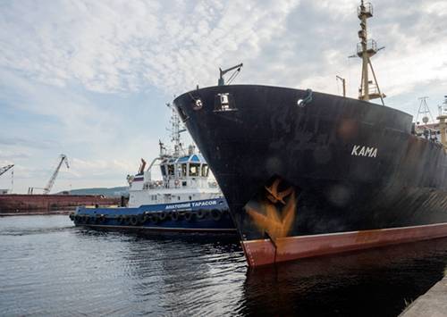 Морской танкер 'Кама' вернулся в Мурманск после кругосветного плавания