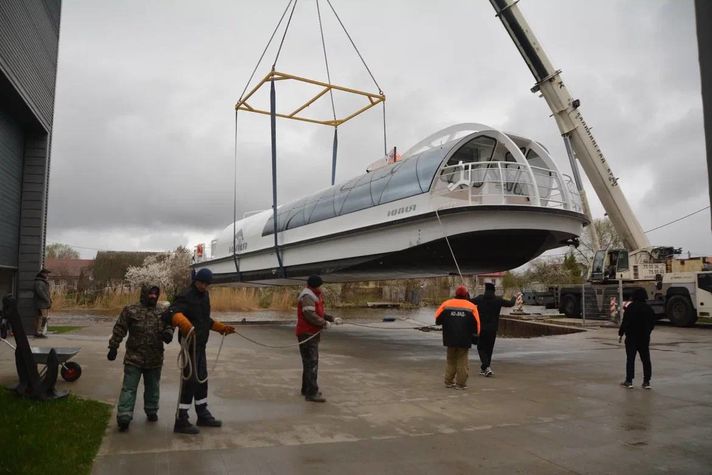 Началась транспортировка судна 'Иния' в Псковскую область